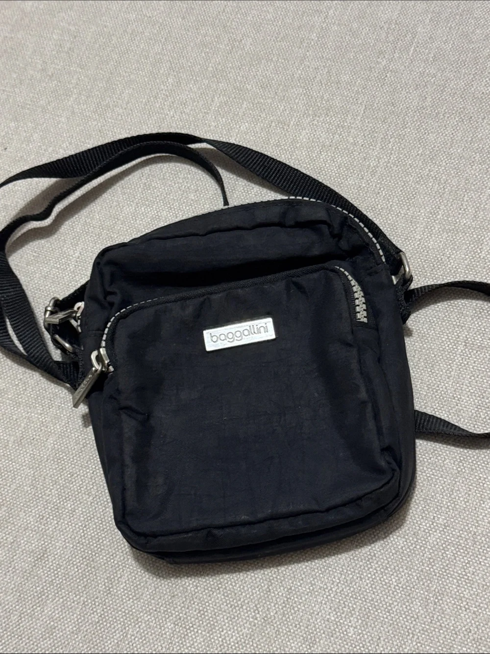 GUC Baggallini Mini Crossbody Bag-Black-Adj Strap-3 Compartment-Zip Top
